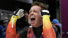 Radost německého sáňkaře Felixe Locha po vítězství v olympijském závodě Radost německého sáňkaře Felixe Locha po vítězství v olympijském závodě