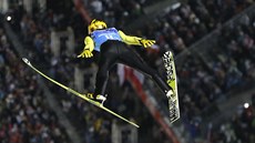 Japonec Noriaki Kasai v souti drustev skokan na lyích na olympijských