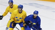 Daniel Sedin (vpravo) na tréninku hokejistů Švédska v Soči. Daniel Sedin (vpravo) na tréninku hokejistů Švédska v Soči.