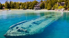 Kanada, Ontario, Národní mořská rezervace Fathom Five. Na snímku je vidět... Kanada, Ontario, Národní mořská rezervace Fathom Five. Na snímku je vidět...