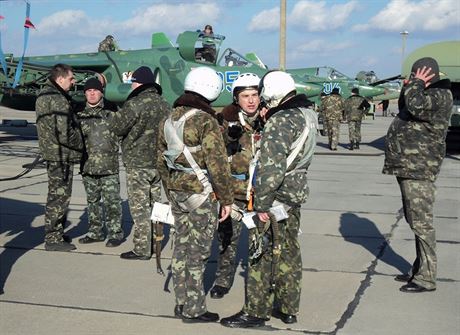 Manvry ukrajinskho letectva v Nikolajevsk oblasti 21. nora 2014