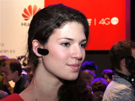 Huawei TalkBand B1 na veletrhu MWC v Barcelon