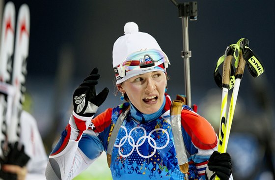 eská biatlonistka Veronika Vítková v cíli tafetového závodu na 4x6 kilometr....