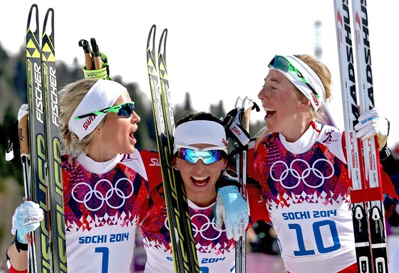 Olympijský závod bky na lyích na 30 kilometr volnou technikou ovládly...