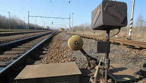 Vlak EC srazil lovka v kolejiti mezi Velimí a Kolínem. Ilustraní snímek