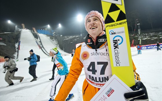 Severin Freund se raduje z vítzství v závod SP skokan na lyích ve védském