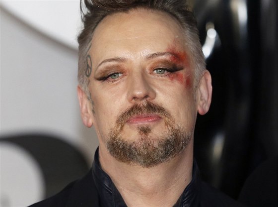 Jsem ob módy, vysvtloval svou ránu na levém oku Boy George.