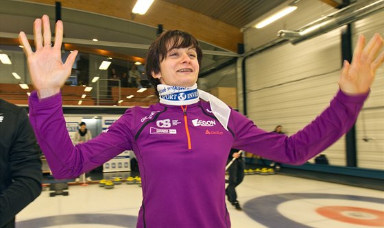 Martina Sáblíková pi exhibiním curlingovém turnaji.  