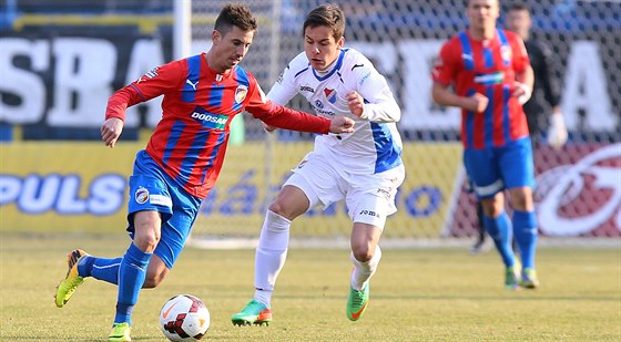 Daniel Holzer v bílém dresu Baníku Ostrava