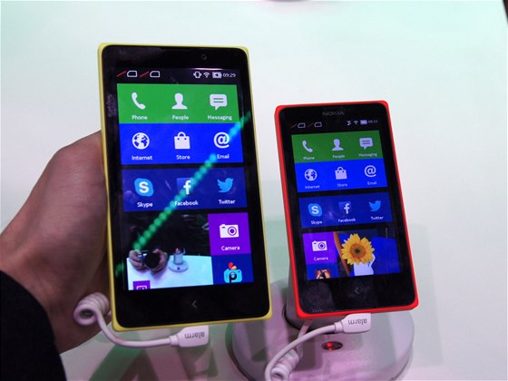 Nokia X a XL na veletrhu MWC v Barcelon