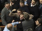 Vyhrocená atmosféra v Ukrajinském parlamentu v pátek 21. února.