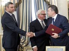 Ukrajinský prezident Viktor Janukovy (vpravo) a pedák opozice Vitalij Kliko