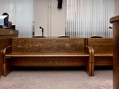 Lavice obžalovaných u Krajského soudu v Hradci Králové zůstala prázdná. Lavice obžalovaných u Krajského soudu v Hradci Králové zůstala prázdná.