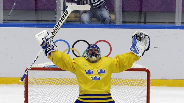 J JSEM KRL. vdsk brank Henrik Lundqvist slav postup do finle olympijskho turnaje.
