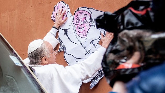 Upjat rozhodn nen. Pape Frantiek a vatiknsk supermanovsk graffiti od Maura Pallotty.