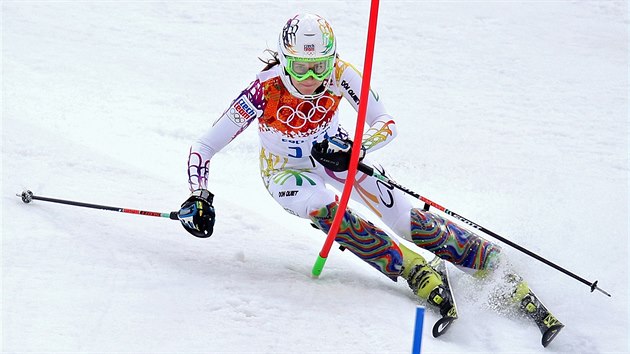 esk lyaka rka Strachov pi prvn jzd olympijskho slalomu. (21. nora 2014)