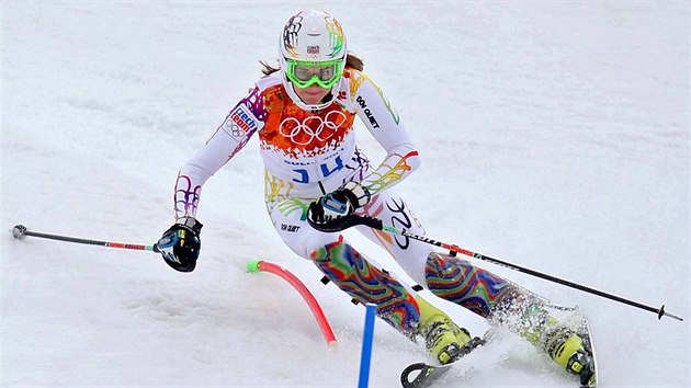 esk lyaka rka Strachov pi prvn jzd olympijskho slalomu. (21. nora 2014)
