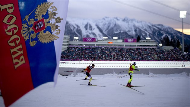 Biatlonisté v závodu muské tafety na 4x7,5 kilometru. (22. února 2014)