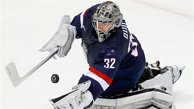 Americk glman Jonathan Quick v olympijskm utkn o bronz proti Finsku. (22. nora 2014)