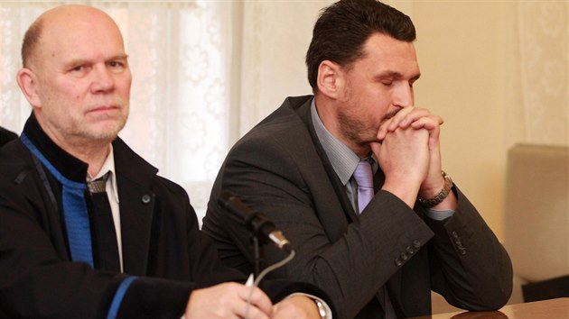 U krajskho soudu v Brn si vyslechlo rozsudky 13 obvinnch z kauzy takzvanho Toflova gangu. Na snmku Petr Kipsk.