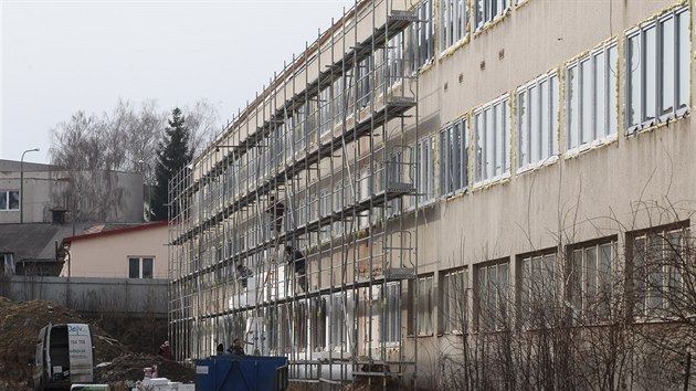 st arelu Kateina Kratochvlov koupila ped tymi lety. Te tam investuje do novch okem a rekonstrukce stechy.