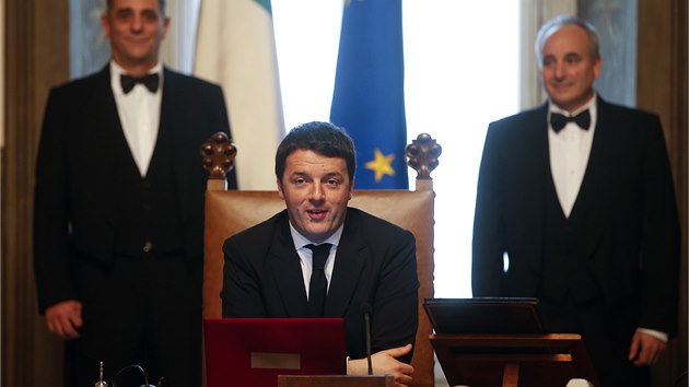 Nov italsk premir Matteo Renzi pedsed prvnmu zasedn sv vldy. (22. nora 2014)