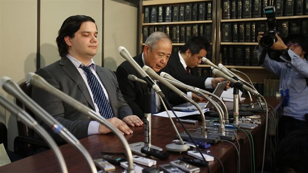 Mark Karpeles, f burzy Mt. Gox, na tiskov konferenci oznmil bankrot a "krde vech bitcoin".