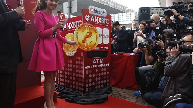 V Hong Kongu mezitm ve stejn den na jin tiskovce slavnostn oznmili oteven kamennho obchodu, kter pijm platby v bitcoinech.