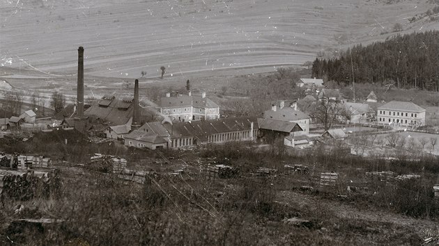 Pohled na arel sklren v Kvtn na nedatovan archivn  fotografii.
