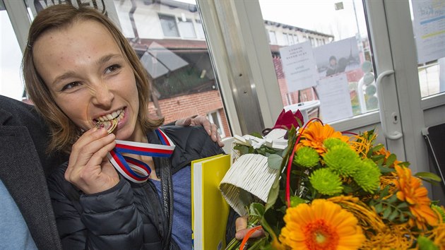 eská snowboardistka árka Panochová se medaile dokala a po píjezdu dom....