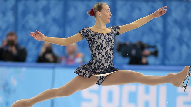 ESK NADJE. Krasobruslaka Elizaveta Ukolov pi volnm programu na olympijskch hrch v Soi.