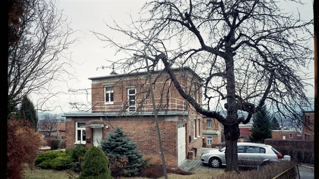 Jednodomek s gar, Lesn vtr. Architekt: Ing.arch. Ivan Bergmann, rok rekonstrukce 2002