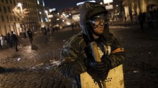 Opoziční demonstrant v ulicích Kyjeva (20. února 2014) Opoziční demonstrant v ulicích Kyjeva (20. února 2014)