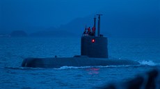 Norská ponorka během cvičení NATO u Bergenu Norská ponorka během cvičení NATO u Bergenu