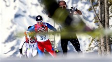 Jií Magál na trati olympijského závodu na 50 km s hromadným startem.. (23....