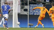 Cristiano Ronaldo z Realu Madrid v prvním osmifinále Ligy mistr na Schalke...