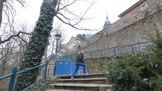 Uzavřená je kvůli úpravám i část chodníku na Heulosu. Uzavřená je kvůli úpravám i část chodníku na Heulosu.