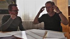 David Macháek (vlevo) a architekt Jaromír Walter debatují nad projektem opravy...