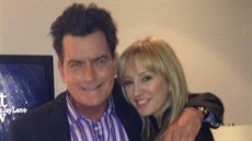 Charlie Sheen a Brett Rossi v roce 2014