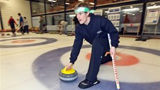 Tomáš Verner při exhibičním curlingovém turnaji. Tomáš Verner při exhibičním curlingovém turnaji.