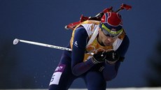 Norský biatlonista Emil Hegle Svendsen na trati olympijské tafety mu.