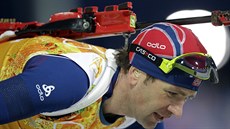 Norský biatlonista Ole Einar Björndalen v cíli olympijské tafety.