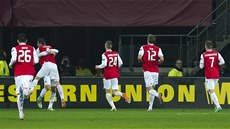 NEASTNÝ POHLED PRO LIBERECKÉ. Fotbalisté Alkmaaru se radují z vedoucího gólu.