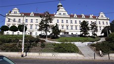 Rangherka (Vršovický zámeček), je bývalá továrna na výrobu hedvábí.... Rangherka (Vršovický zámeček), je bývalá továrna na výrobu hedvábí....