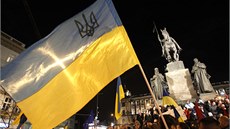 Na pražské Václavské přišly kyjevské demonstranty podpořit stovky jejich Na pražské Václavské přišly kyjevské demonstranty podpořit stovky jejich