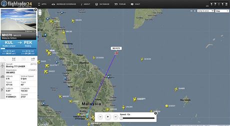 Zznam trasy letu MH370 spolenosti Malaysia Airlines. Dv hodiny pot, co...