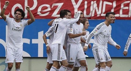Karim Benzema (uprosted) z Realu Madrid skóroval proti Atlétiku.