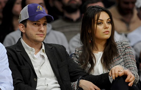 Ashton Kutcher a Mila Kunisová (4. bezna 2014)