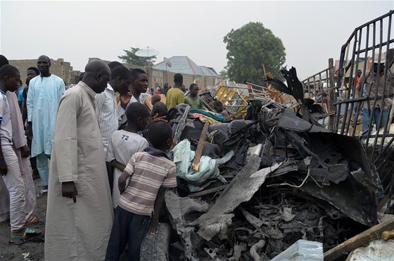 Na triti ve mst Maiduguri zabily náloe nastraené v autech 51 lidí. (2. 3.