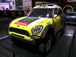 Tohle obrovité mini závodilo na dakarské rallye.